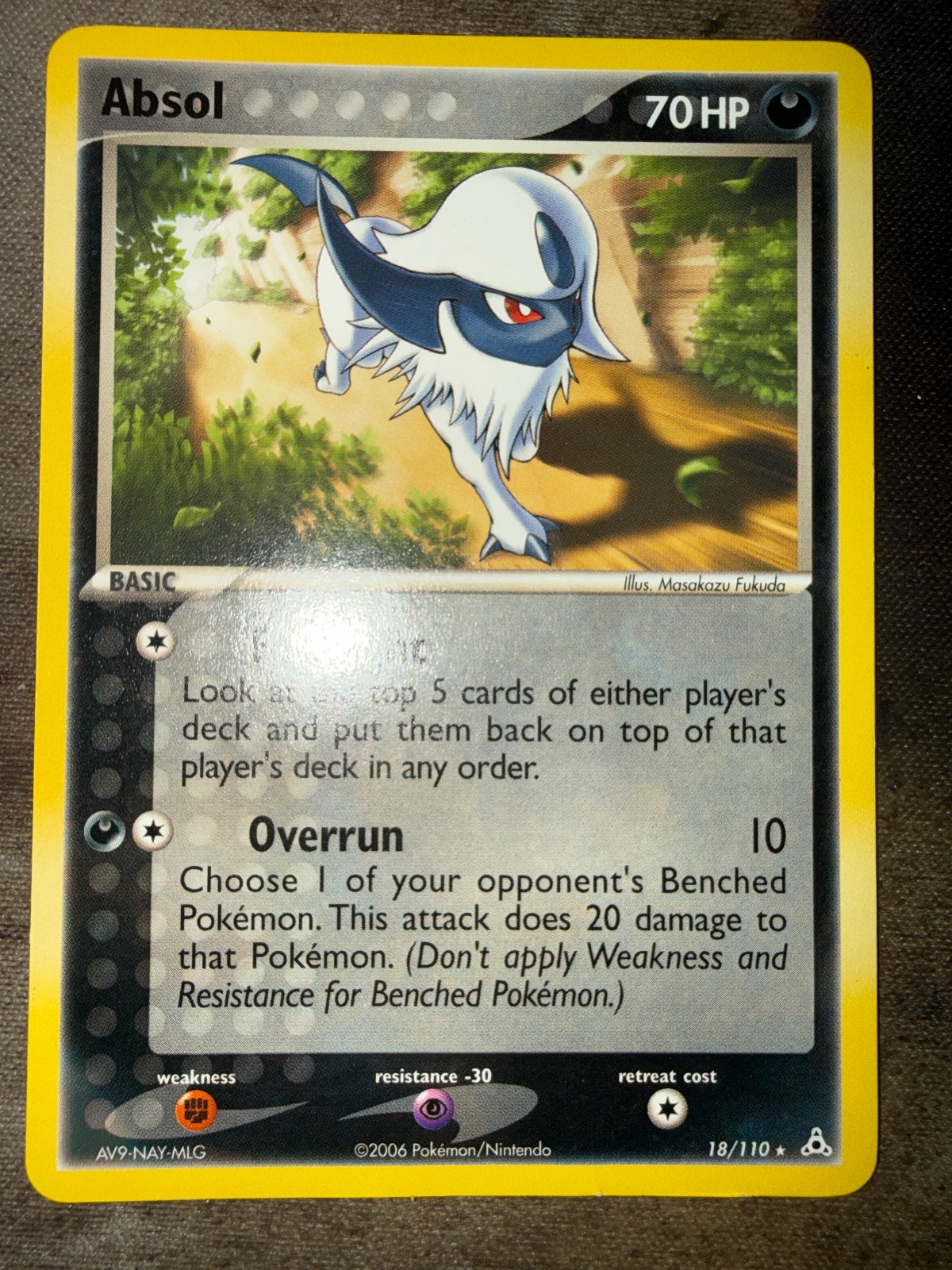 Absol 18/110 Holon Phantoms